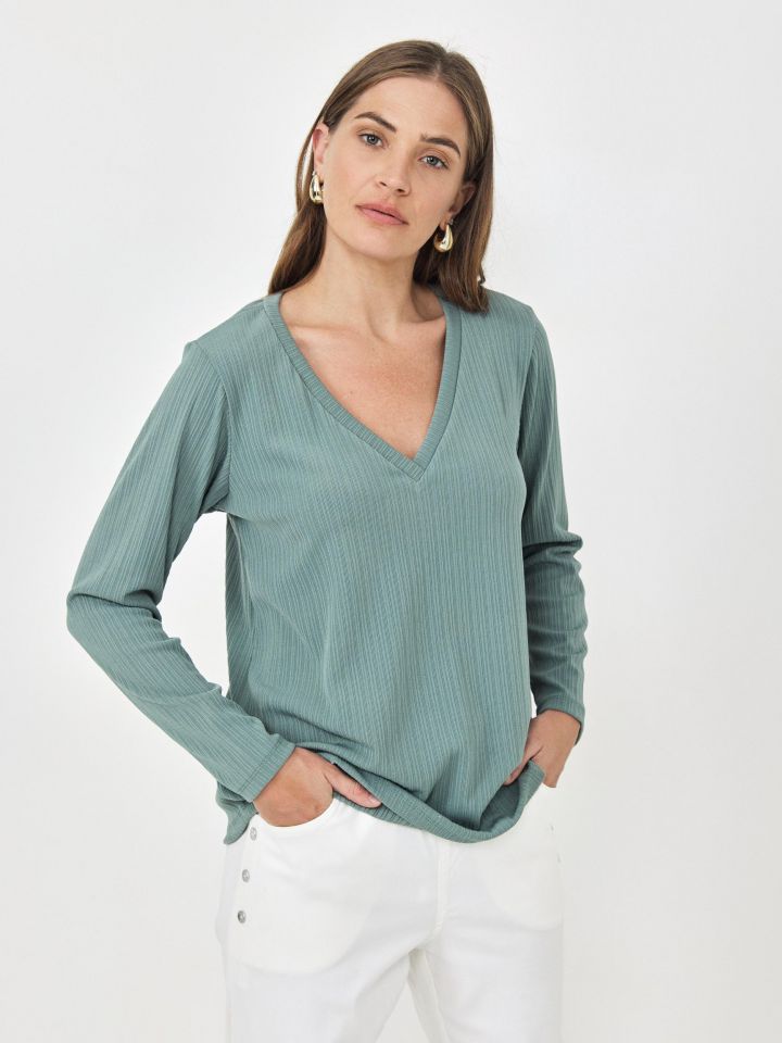 חולצה סריג וי