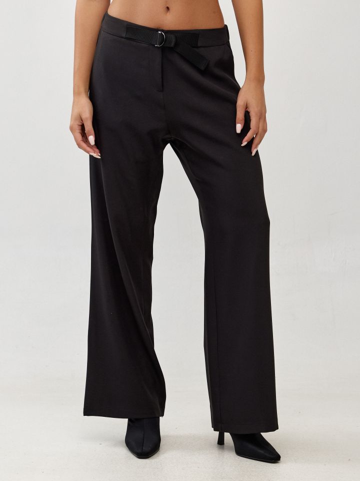 מכנסיים חגורה עם אבזם