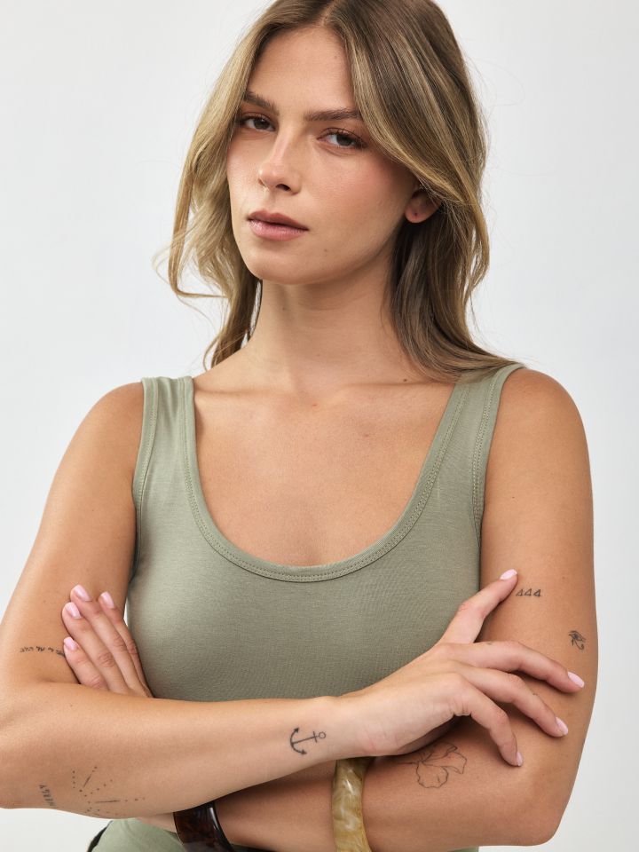 גופיה כתפיה עבה