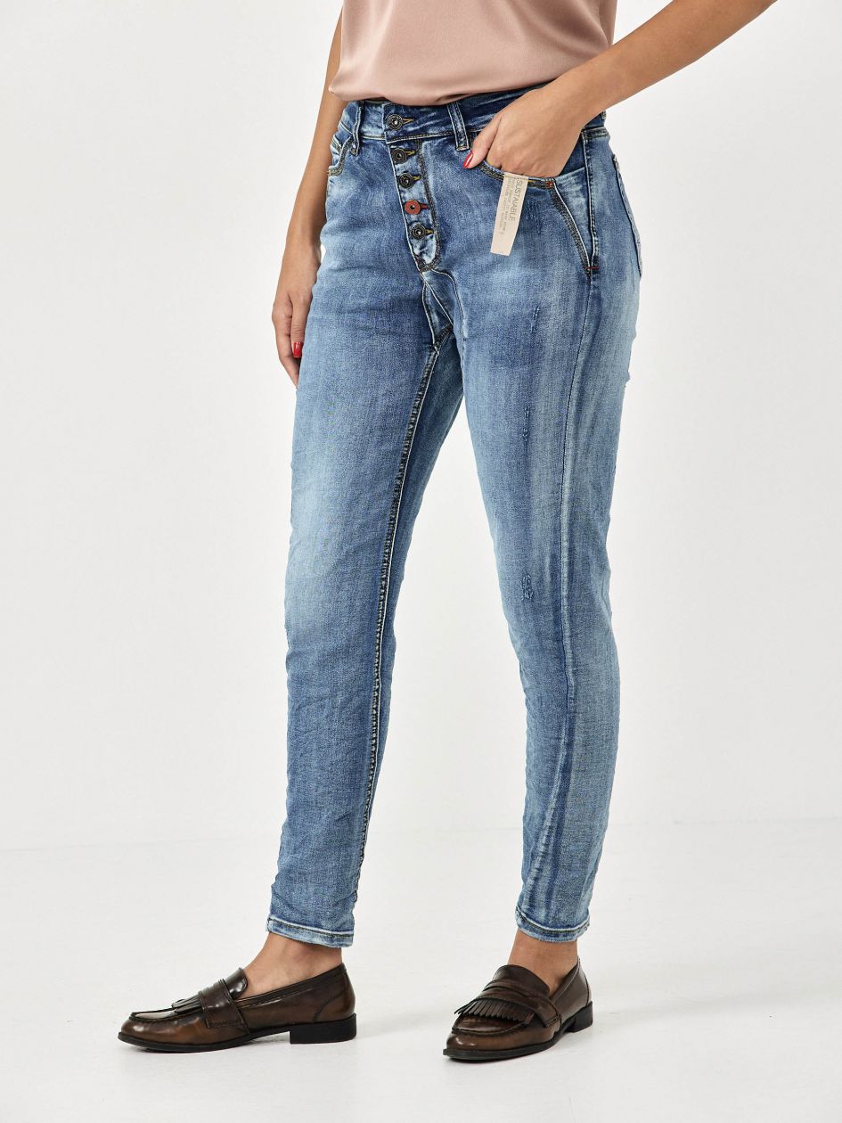 מכנסי ג’ינס תיפורים