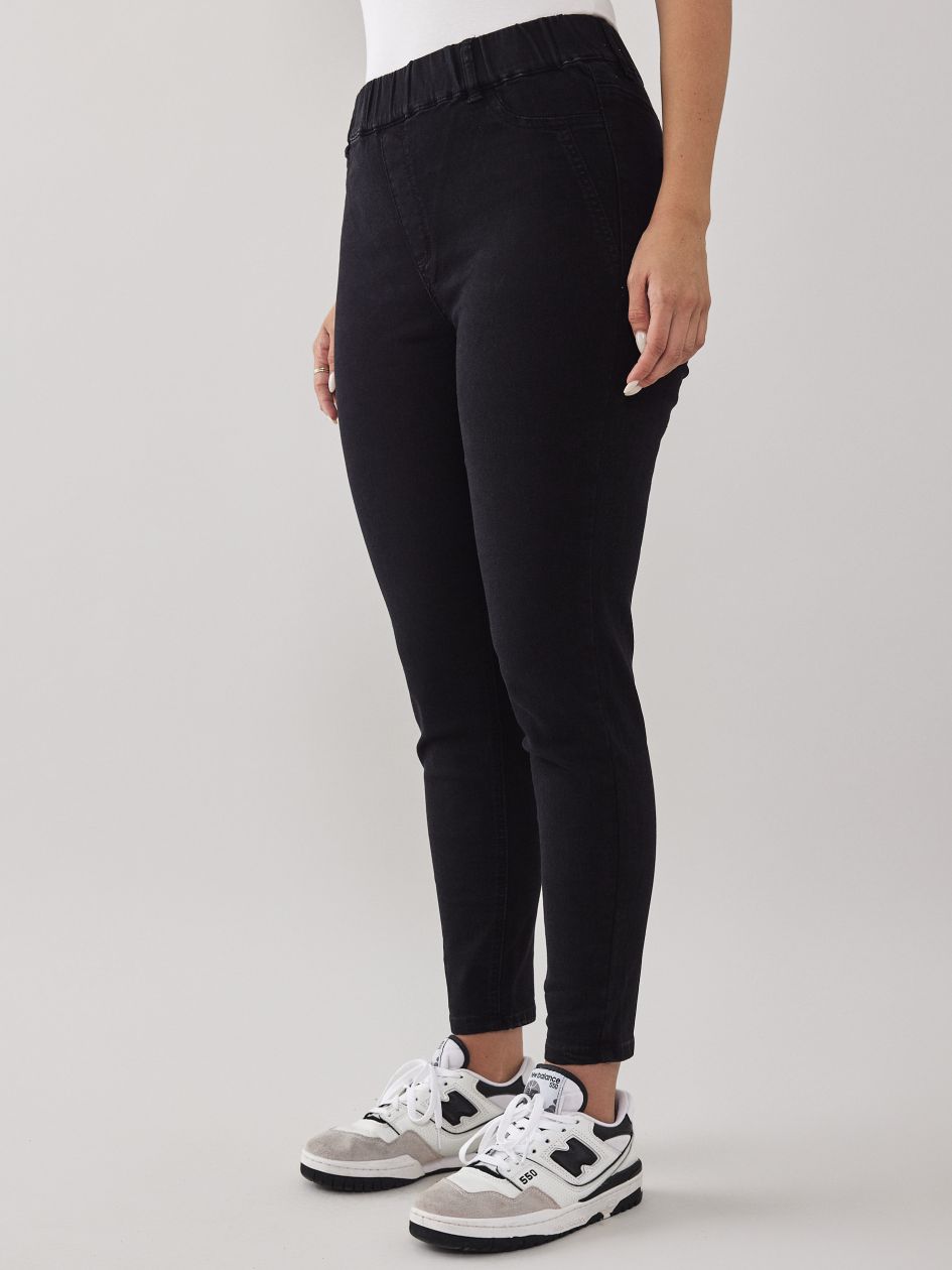 טייטס ג`ינס