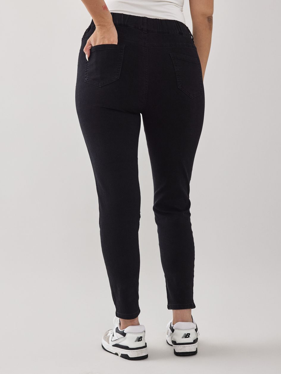 טייטס ג`ינס