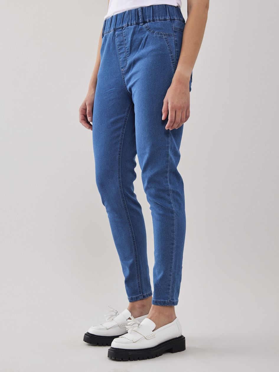 טייטס ג`ינס