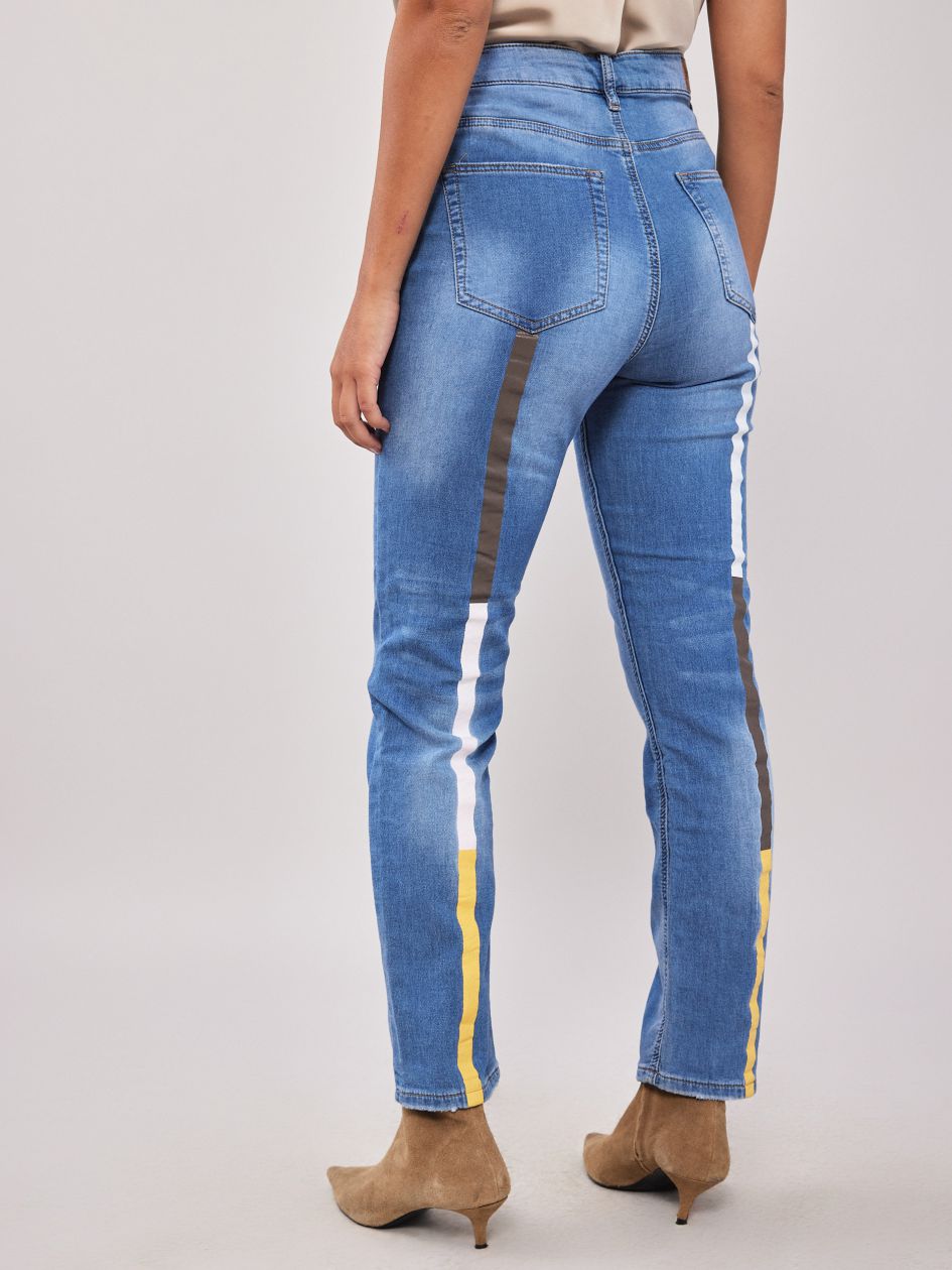 מכנסי ג’ינס פס צבעוני