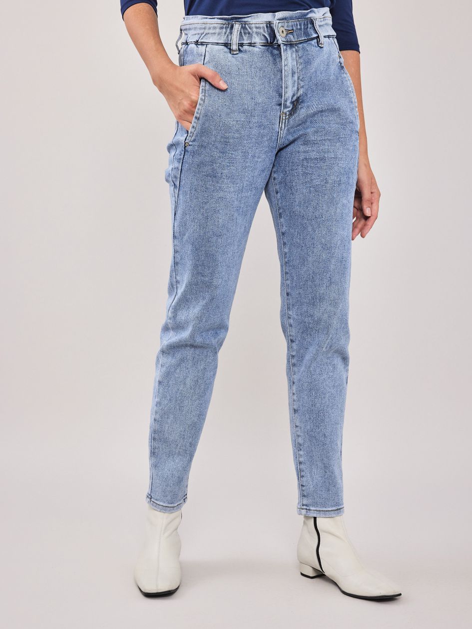 ג’ינס מאם בהיר