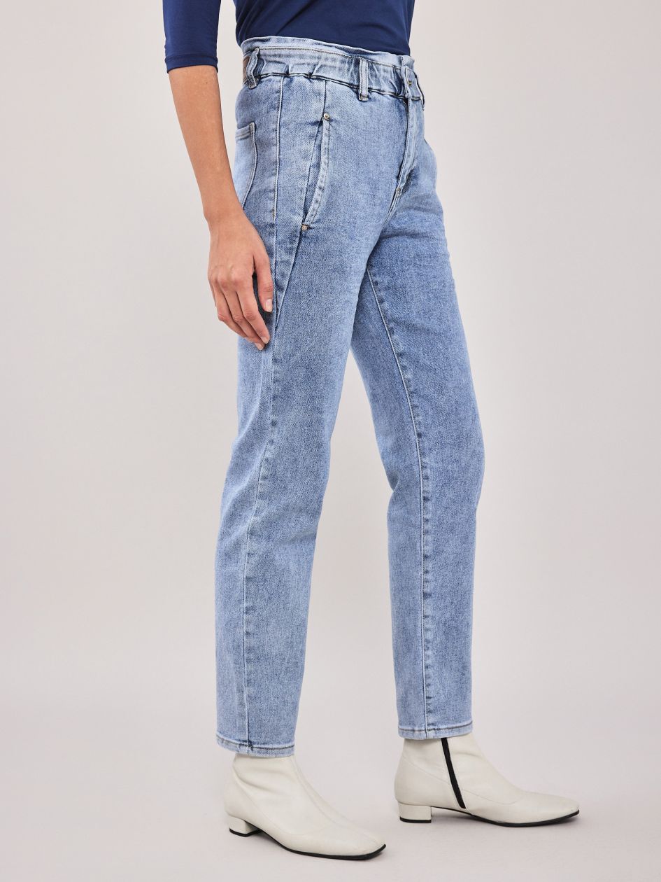 ג’ינס מאם בהיר