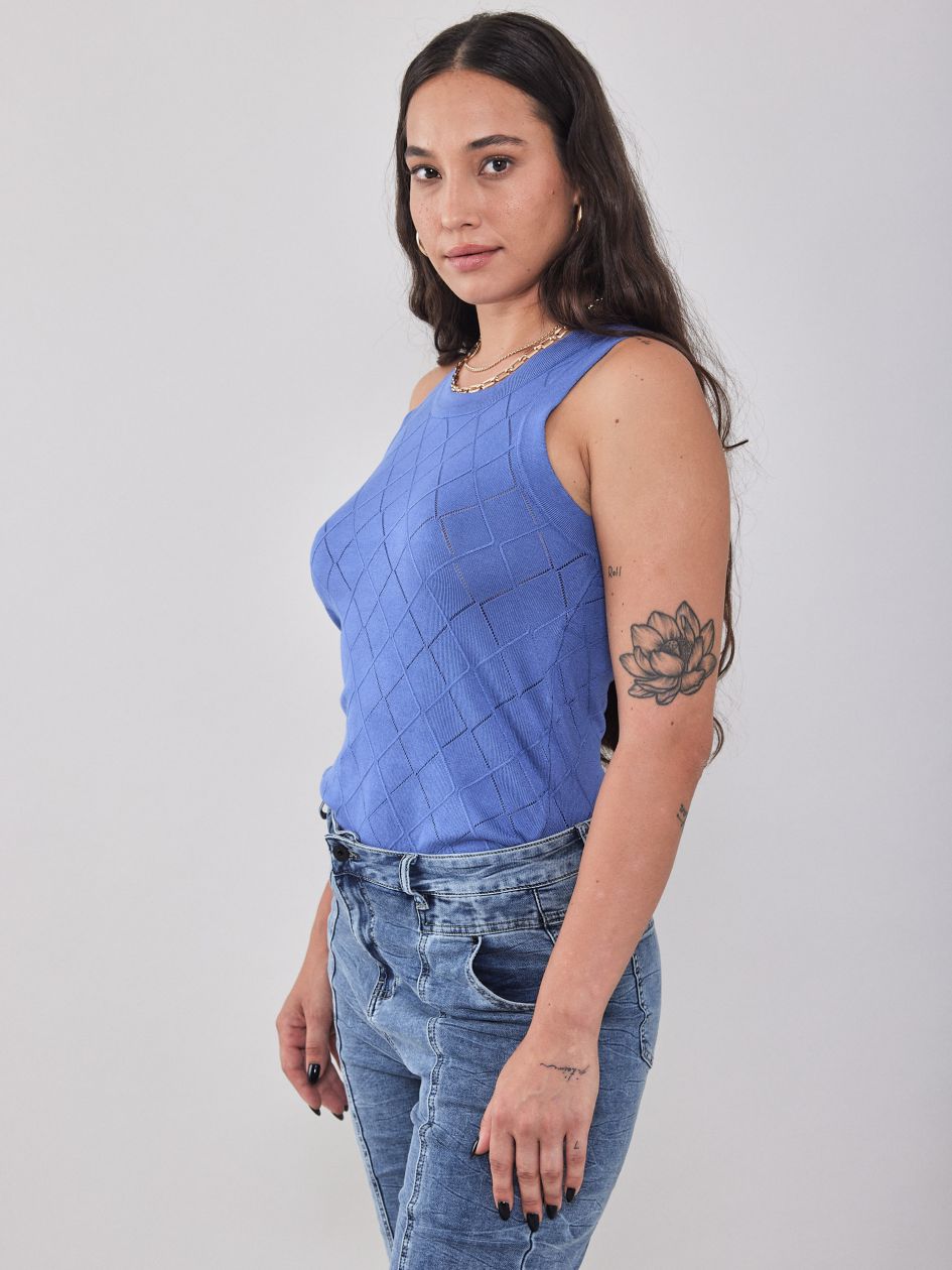 גופיית סריג מעויינים