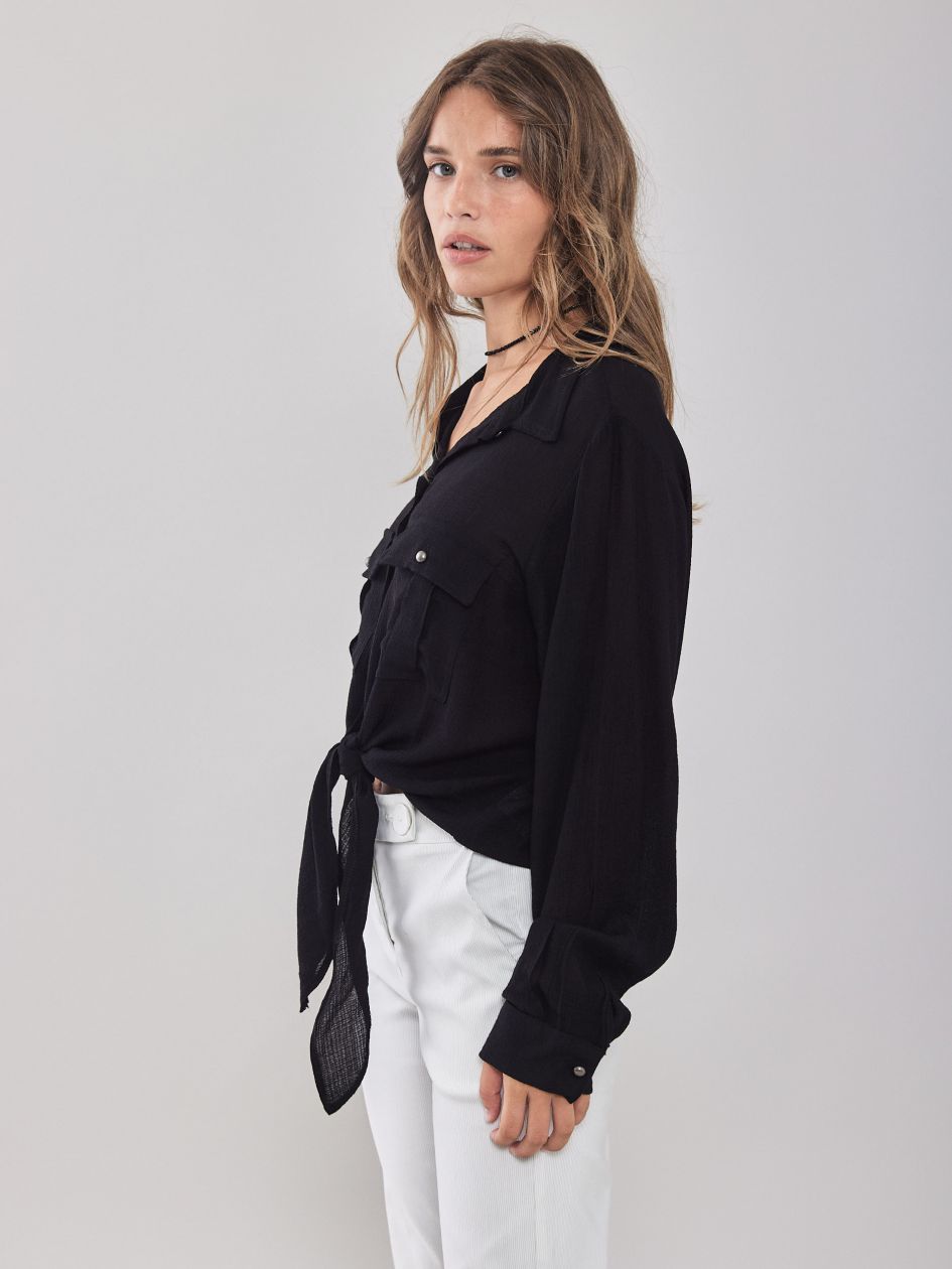 חולצה כיסים וקשירה