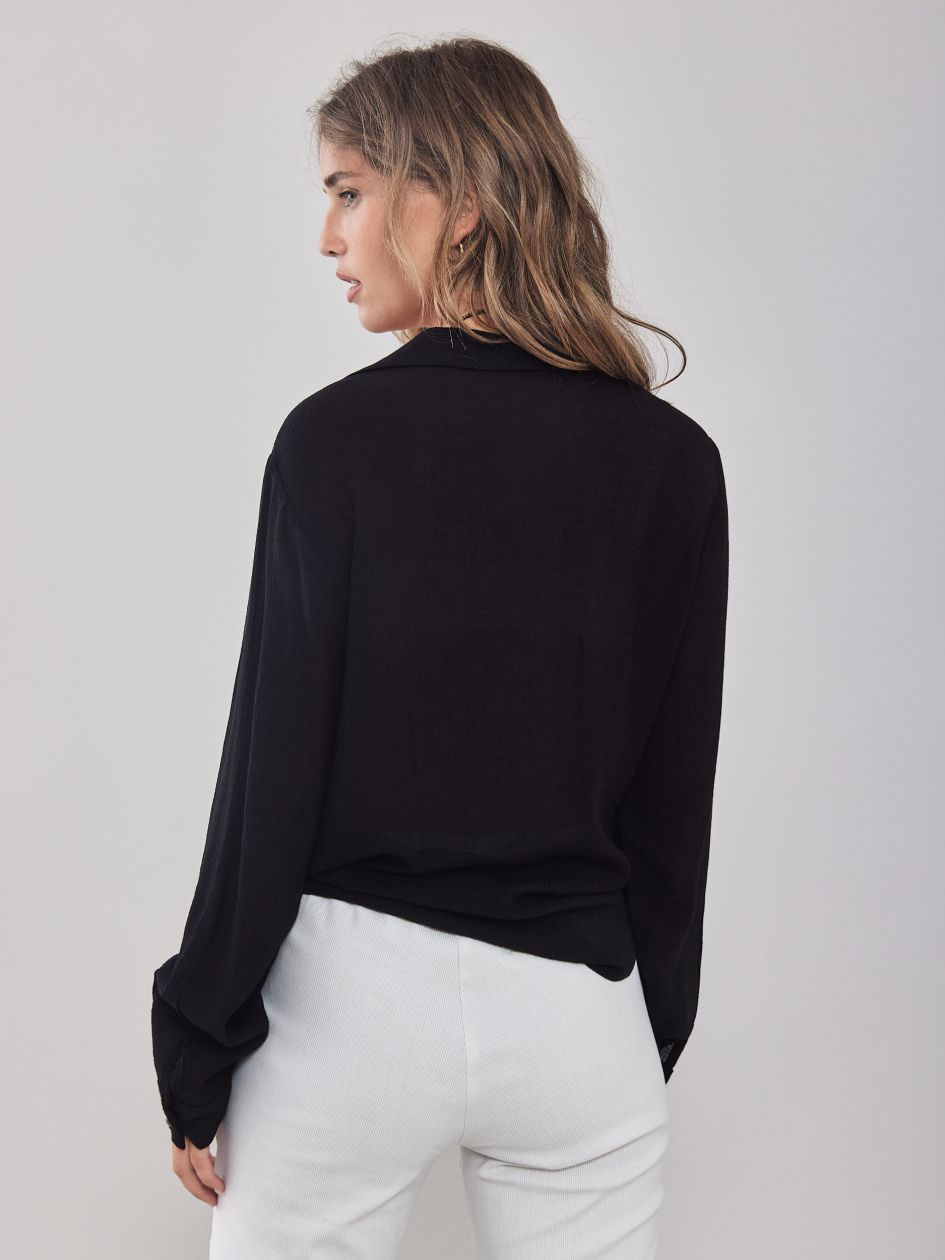 חולצה כיסים וקשירה