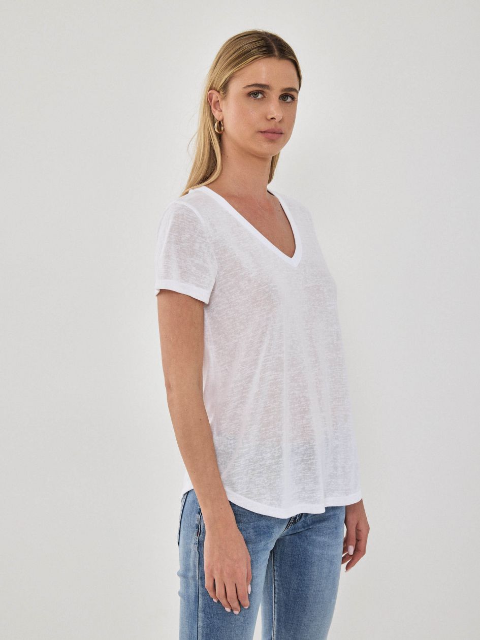 חולצה וי שרוול קצר