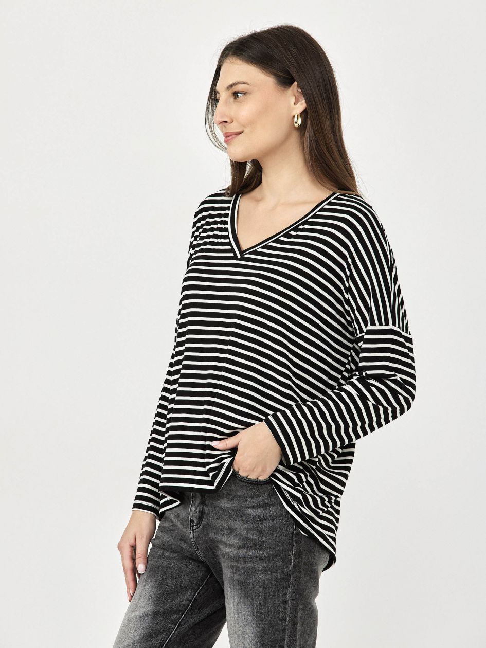 חולצה וי פסים