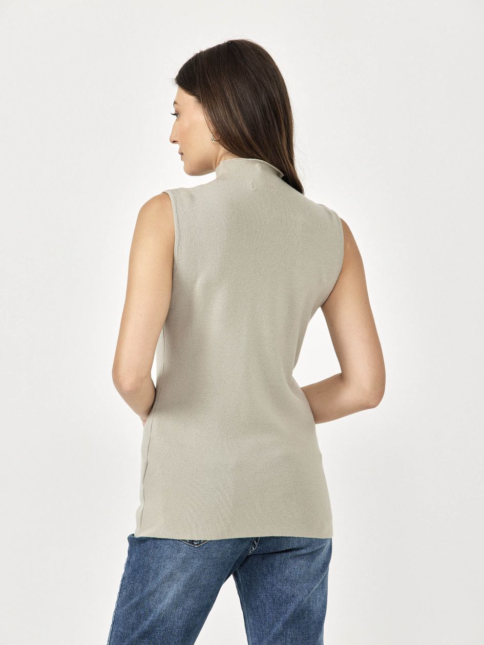 סריג ללא שרוול חצי גולף