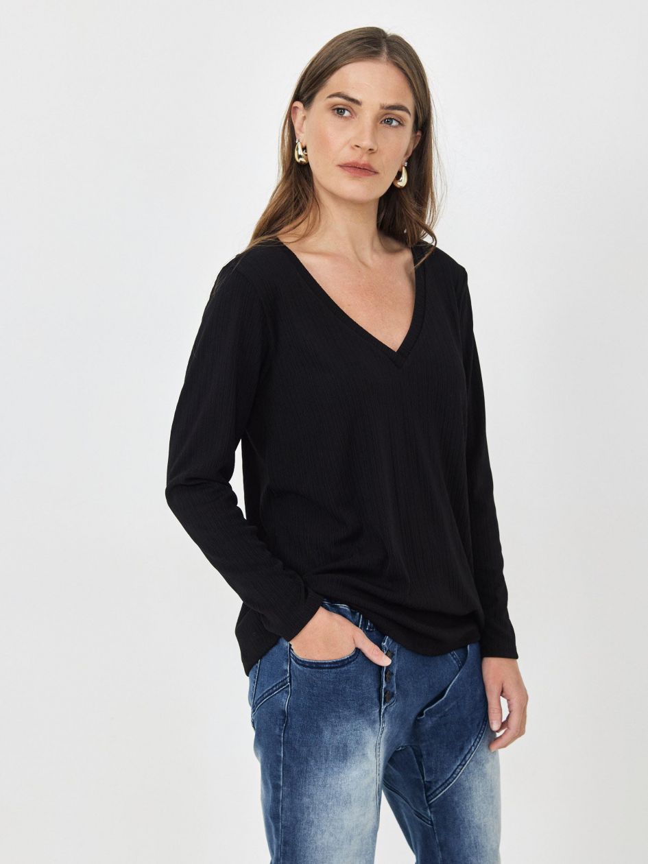 חולצה סריג וי