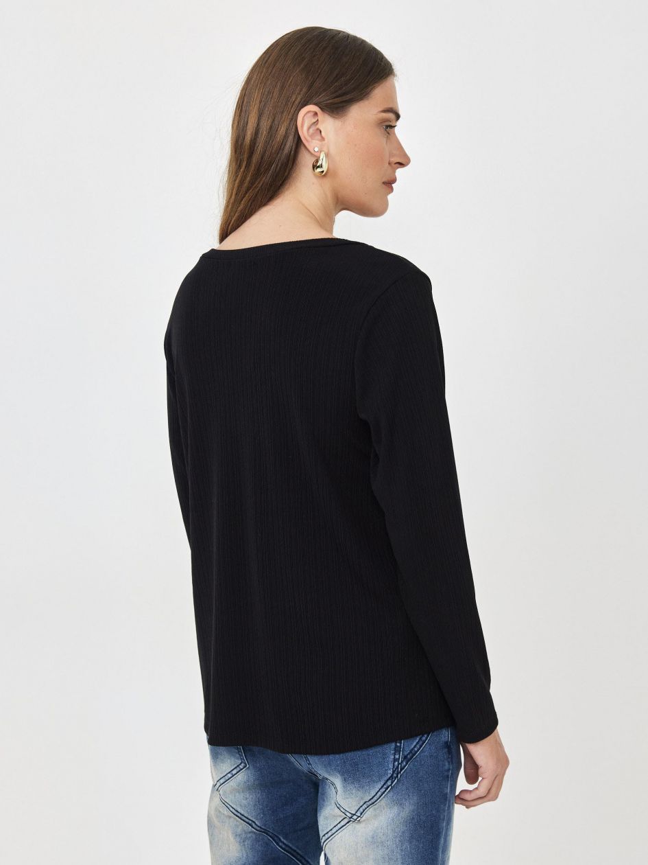 חולצה סריג וי