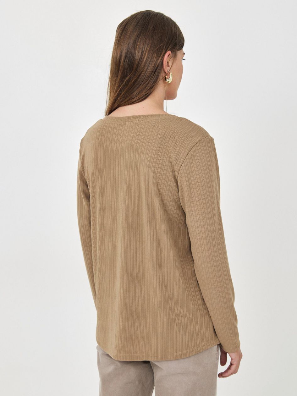 חולצה סריג וי