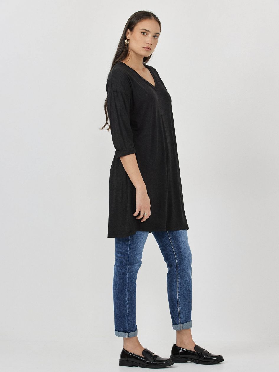 חולצת טוניקה וי