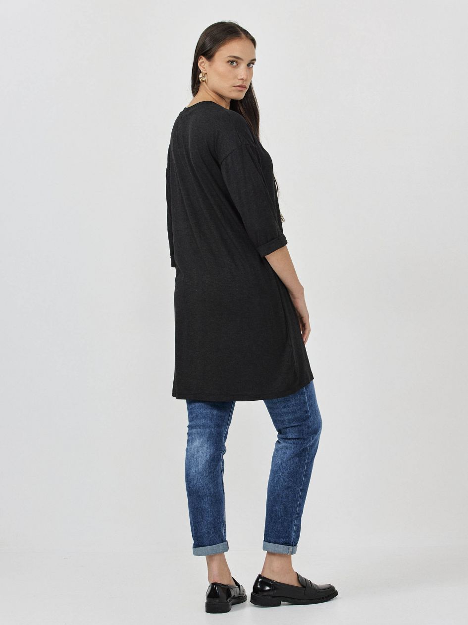 חולצת טוניקה וי