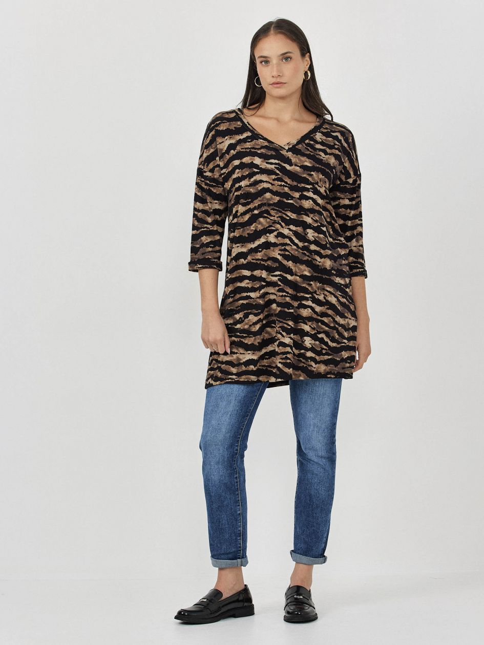 חולצת טוניקה וי