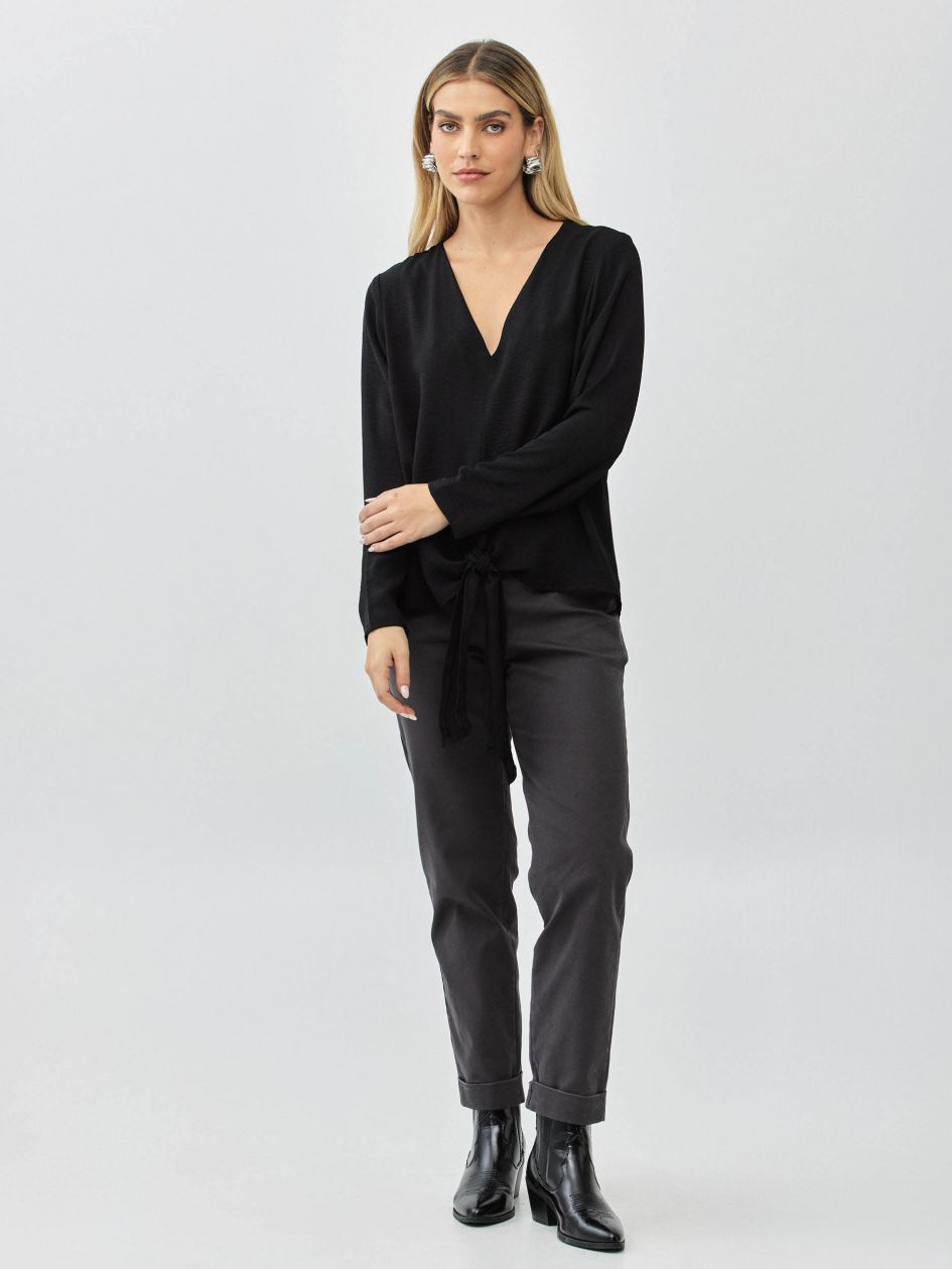 חולצה וי קשירה