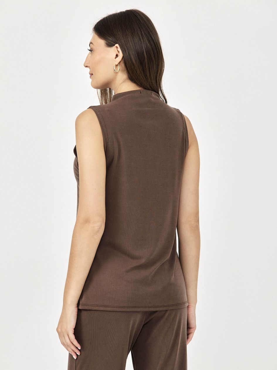 חולצה מודל חצי גולף