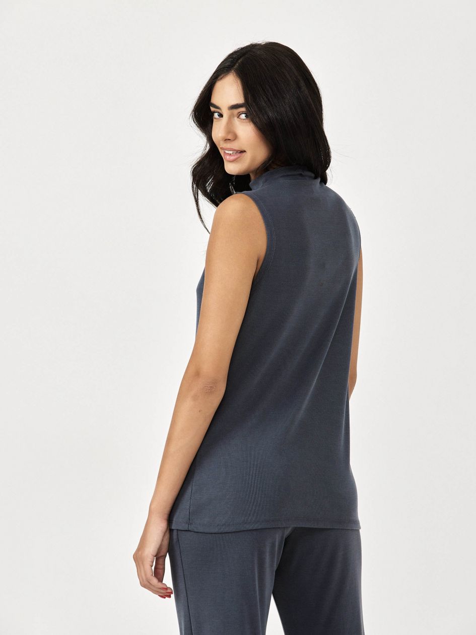 חולצה מודל חצי גולף