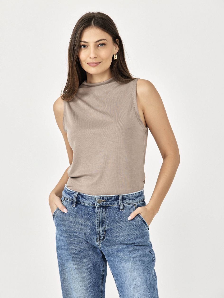 חולצה מודל חצי גולף