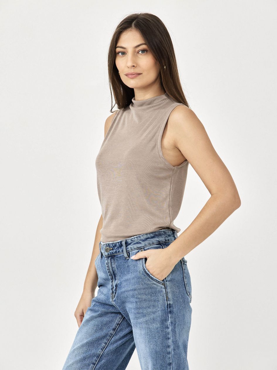 חולצה מודל חצי גולף