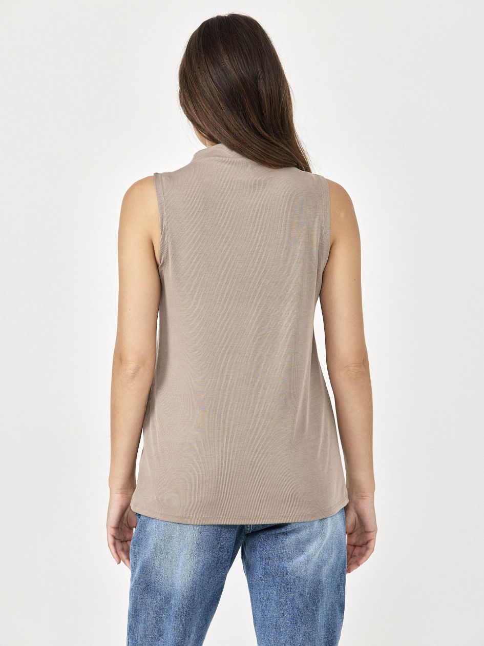 חולצה מודל חצי גולף