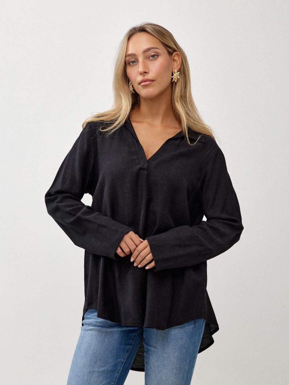 חולצה אריג צווארון וי