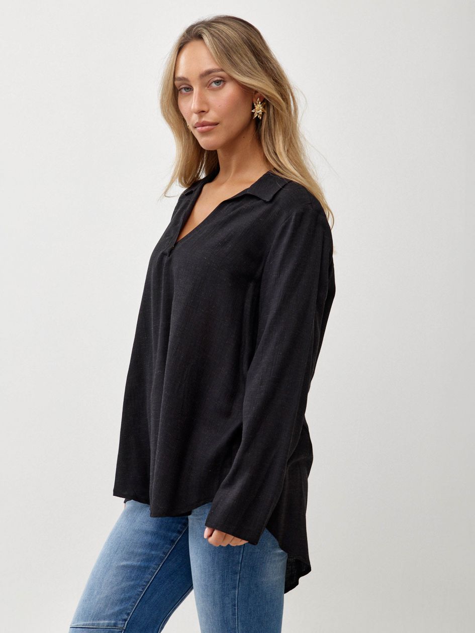 חולצה אריג צווארון וי