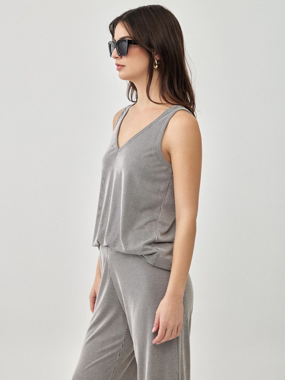 גופיה וי ריב מודל פסים