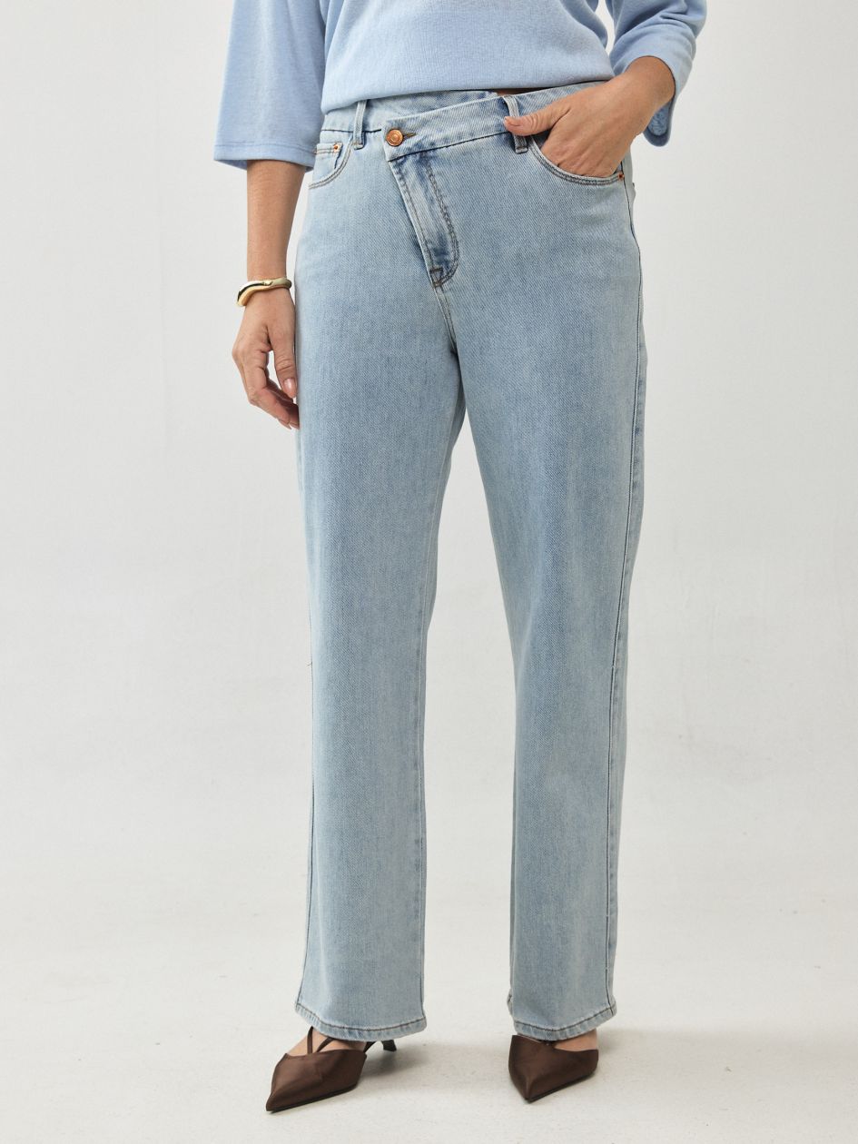 מכנסיים ג`ינס כפתור אלכסון