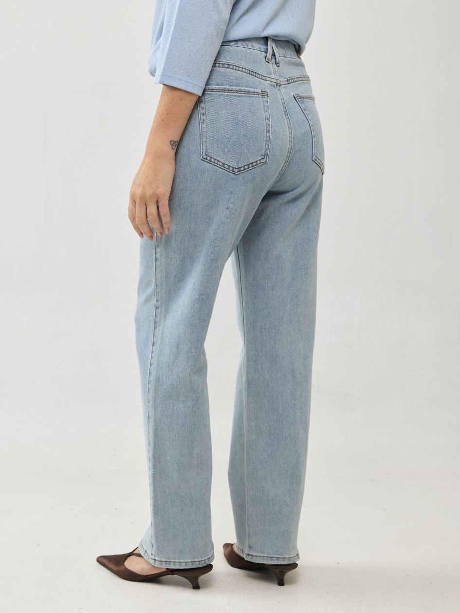 מכנסיים ג`ינס כפתור אלכסון