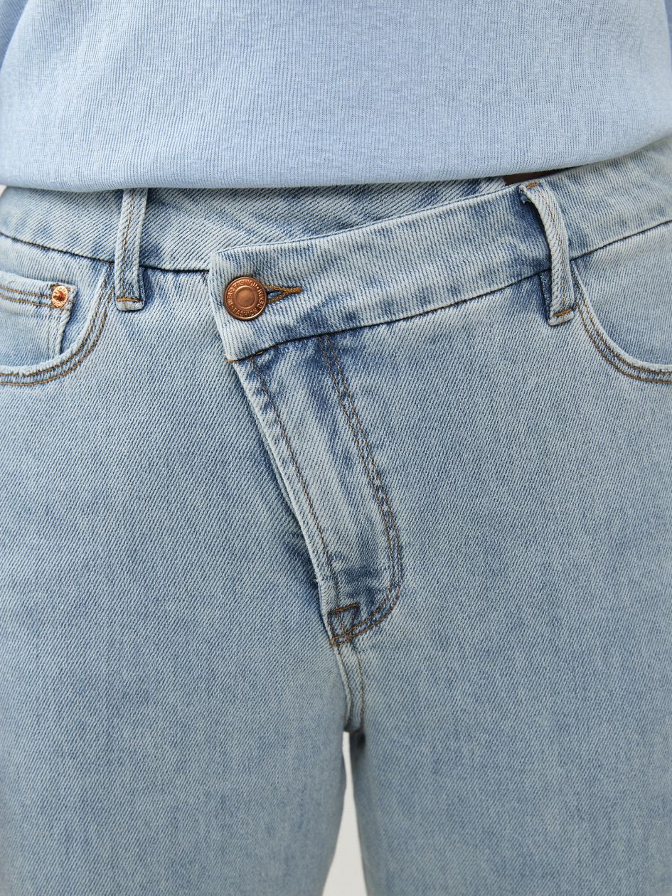 מכנסיים ג`ינס כפתור אלכסון