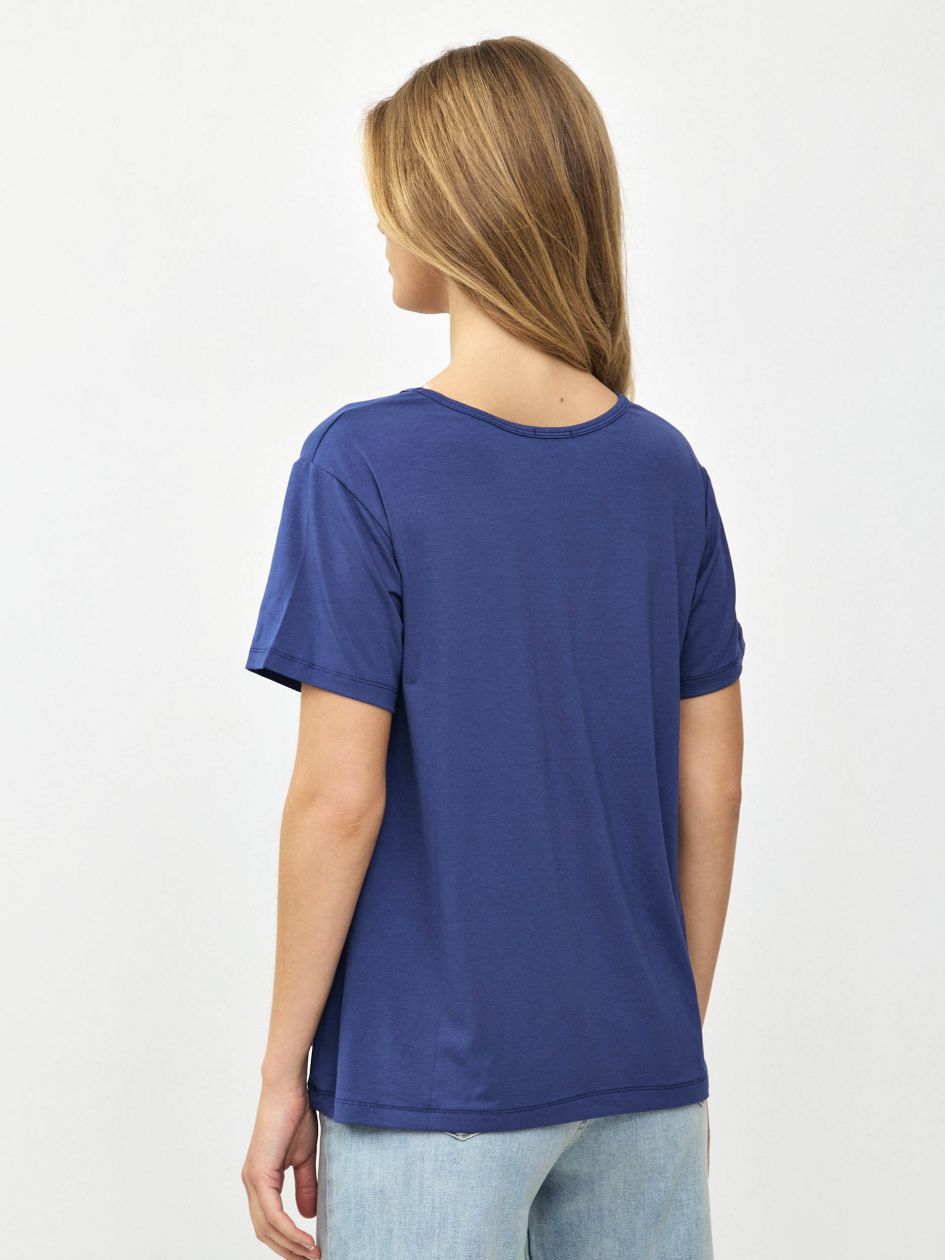 חולצה וי סימפוניה