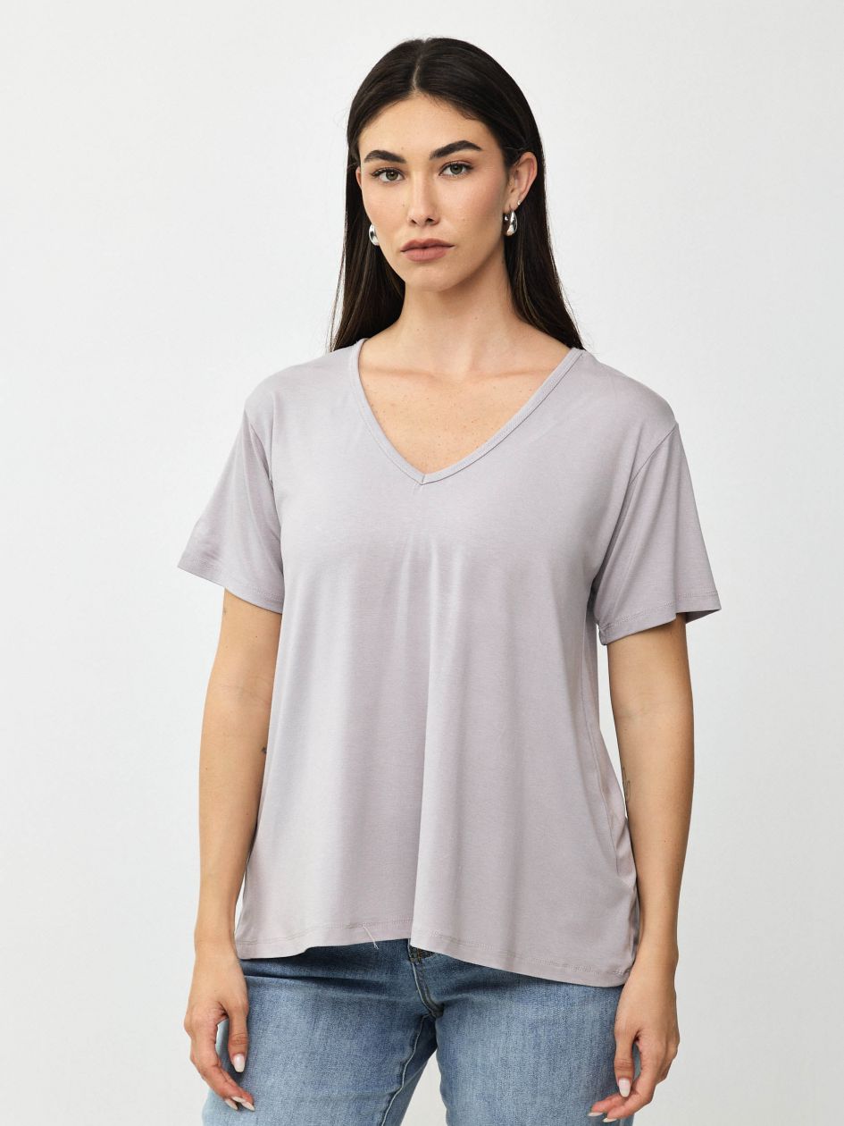 חולצה וי סימפוניה