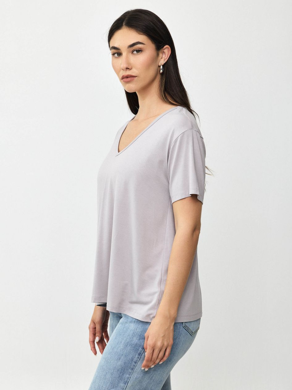 חולצה וי סימפוניה