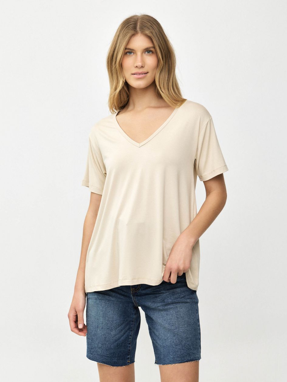 חולצה וי סימפוניה