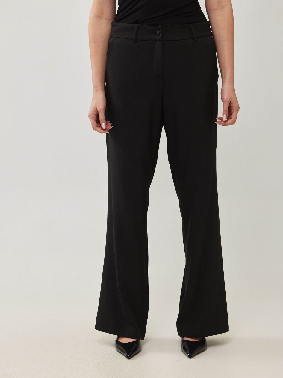 מכנסיים כיסים