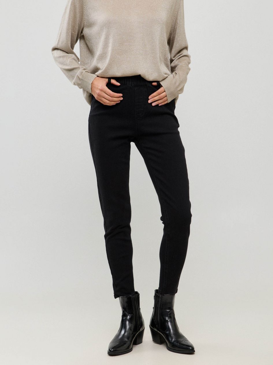 טייטס ג`ינס