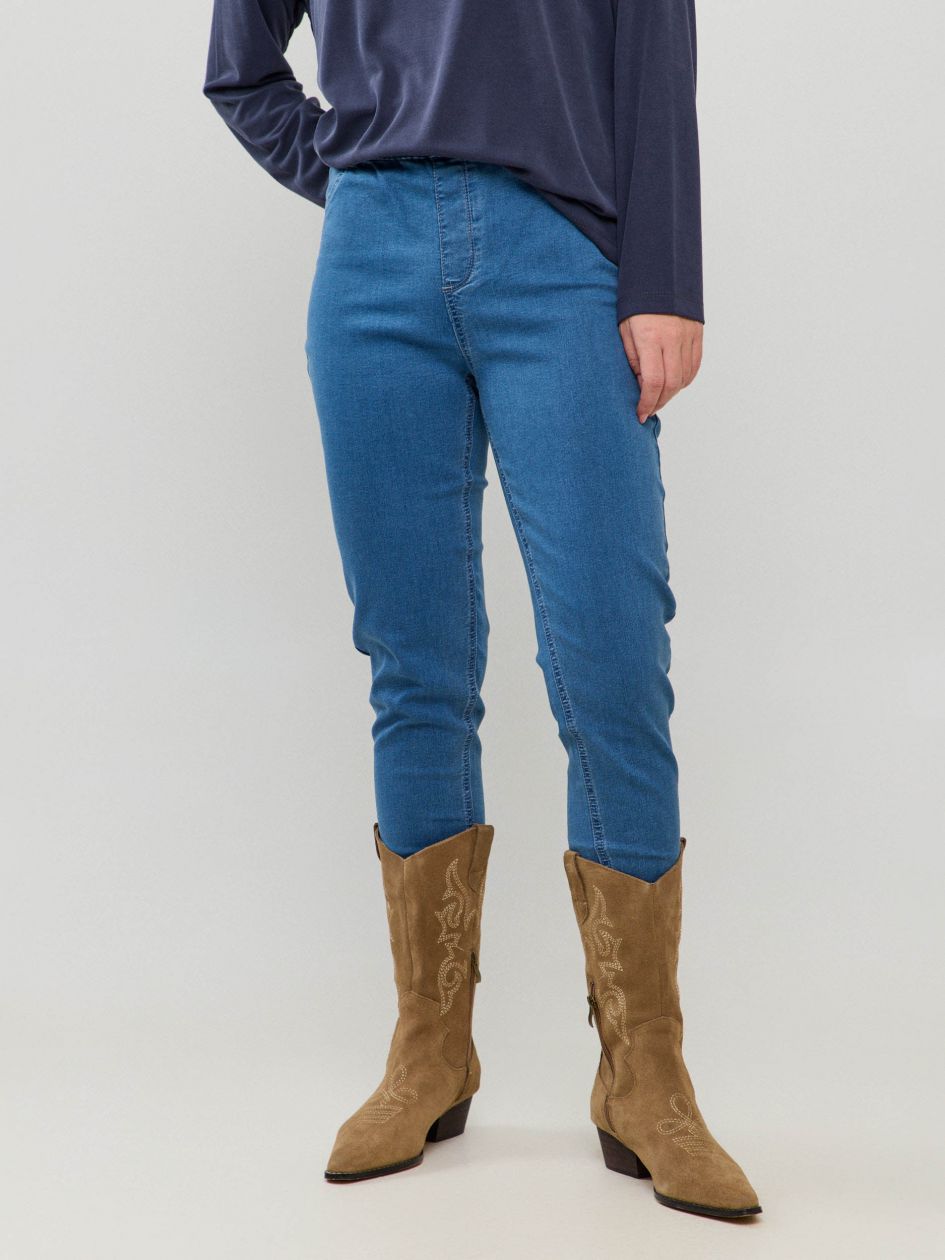 טייטס ג`ינס