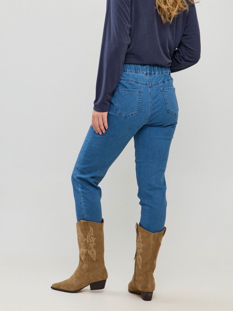 טייטס ג`ינס