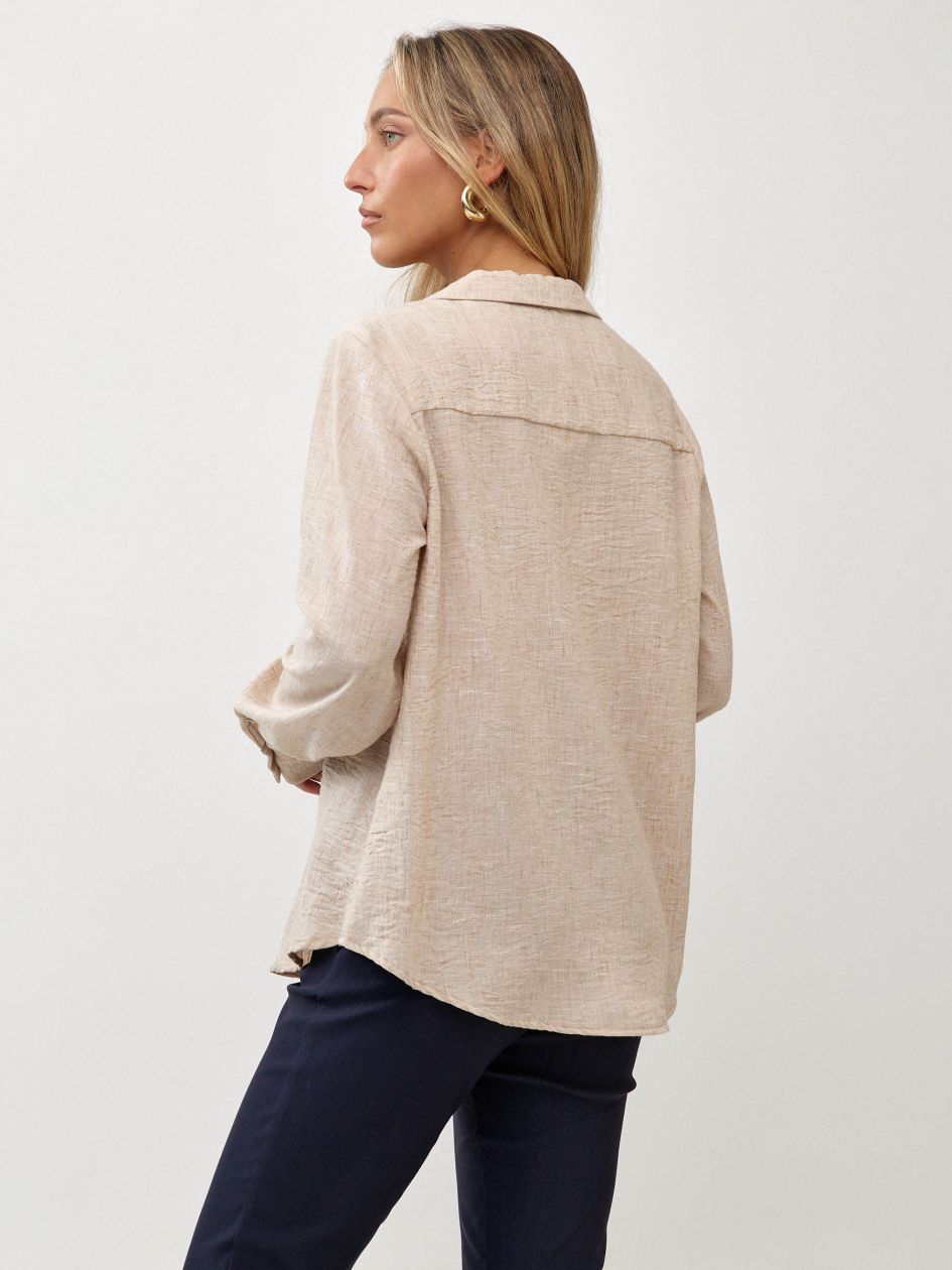 חולצה צווארון וי