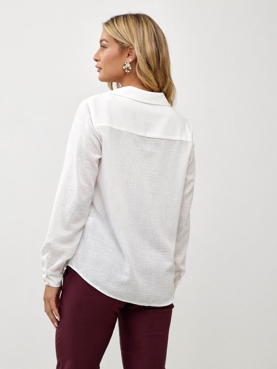 חולצה צווארון וי