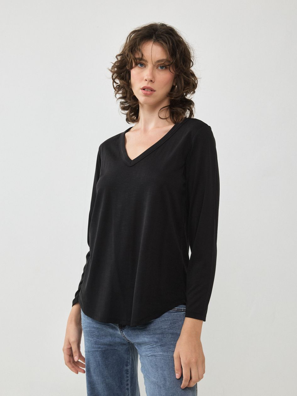 חולצה וי פלאם