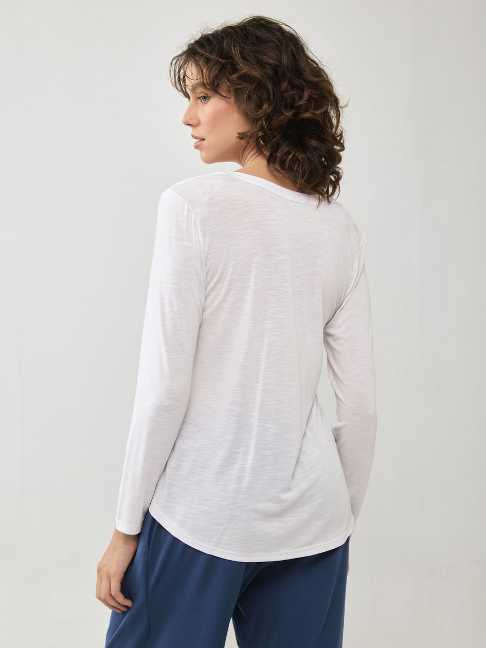 חולצה וי פלאם