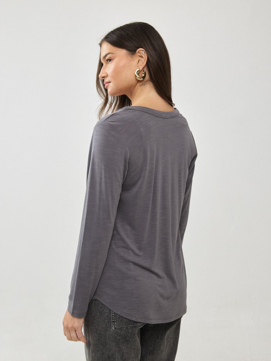 חולצה וי פלאם