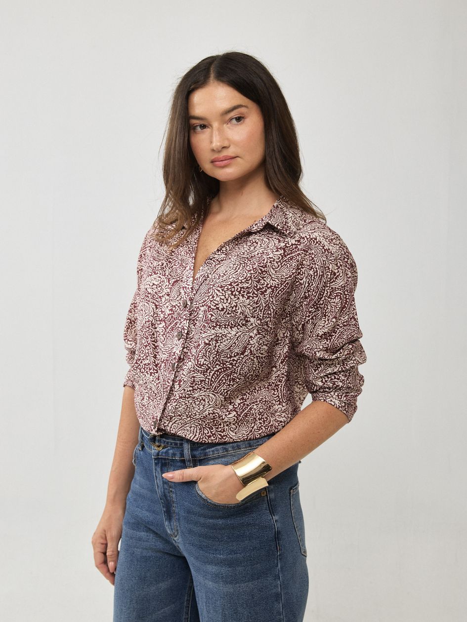 חולצה כיס כפתורים