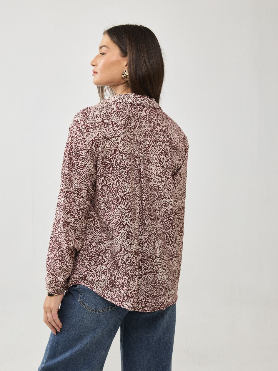 חולצה כיס כפתורים