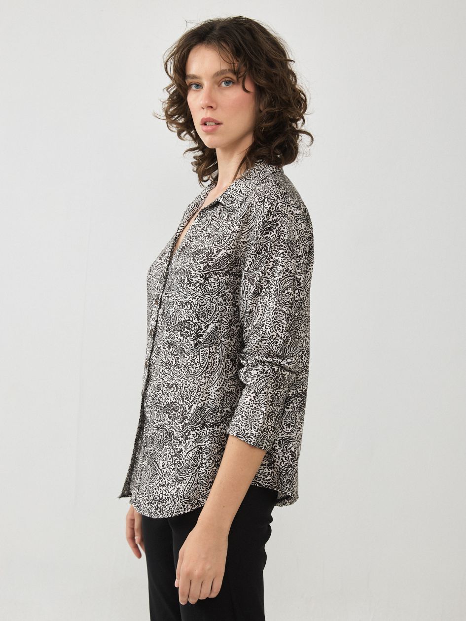 חולצה כיס כפתורים